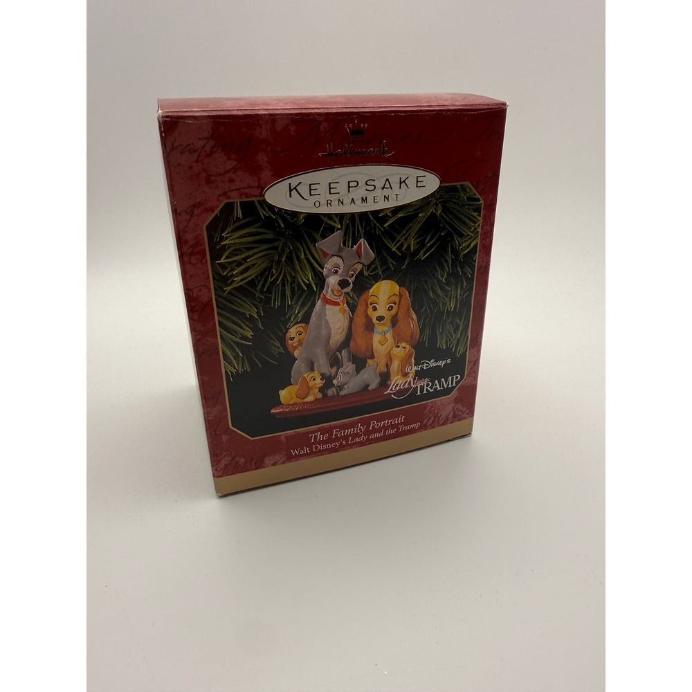 Hallmark 1999 Lady and the Tramp Family Portrait Keepsake Ornament Disney‎ Dogs
